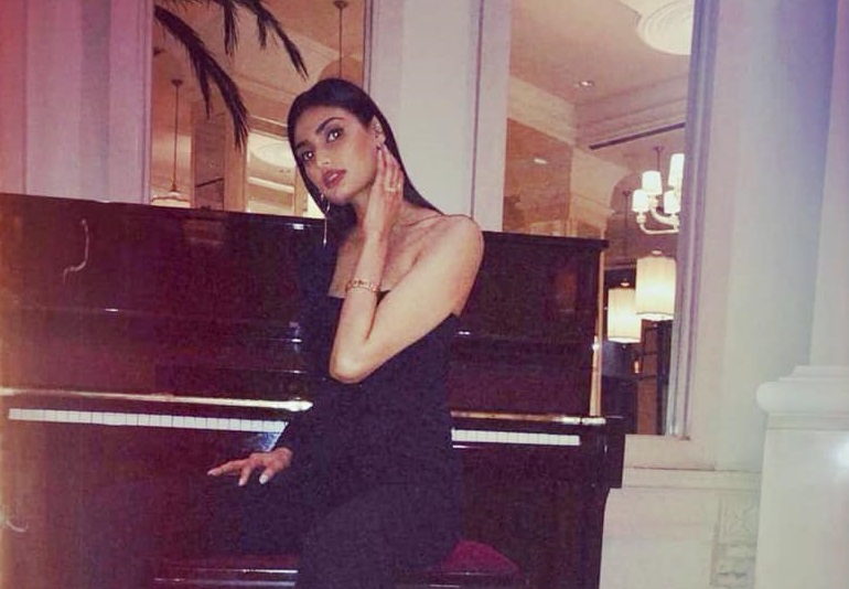 Read more about the article Athiya Shetty in Ashish Soni