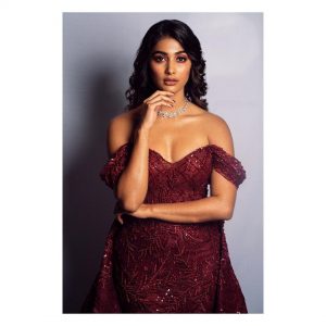 Read more about the article Pooja Hegde in Atelier Iman Saab
