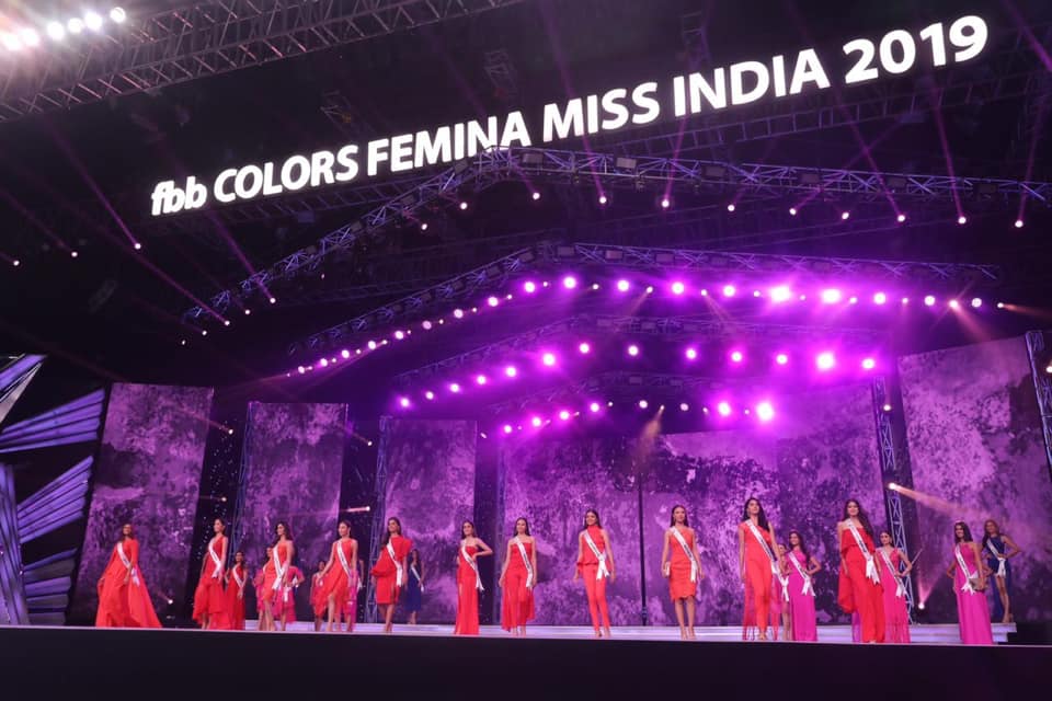 awards night #feminamissindia2019 in stunning gowns by @nikhitatandon & @sencogoldanddiamonds gorgeously choreographed by show director @anuahuja1 Hmu @biancalouzado_79 Fashion director @eshaamiin1 @missindiaorg @naughtynatty_g