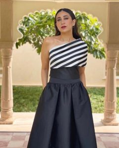 Read more about the article Karishma Kapoor in Love,Kara