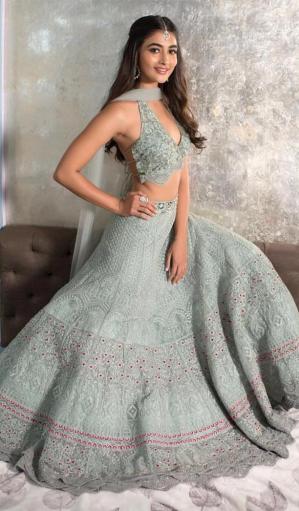 You are currently viewing Pooja Hegde in JADE by Monica and Karishma