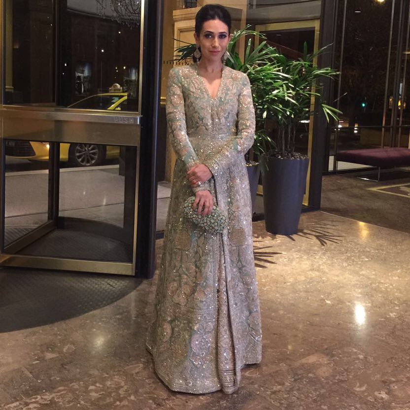 You are currently viewing Karishma Kapoor in Sabyasachi